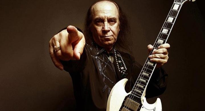 Rock müziğinin efsanesi Erkin Koray, hayatını kaybetti