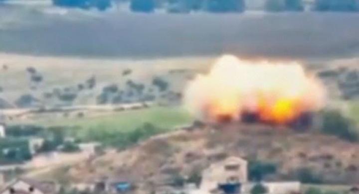 Azerbaycan ve Ermenistan arasındaki Dağlık Karabağ krizinin yeniden çatışmalara dönüşebileceği uyarısı yapılıyor. 