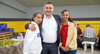 BAŞKAN YÜCEL CUMA PAZARI’NDA ESNAF VE VATANDAŞLARLA BİR ARAYA GELDİ