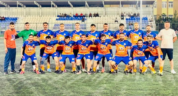 AKRABA DAYANIŞMASI İÇİN FUTBOL TAKIMI KURDULAR