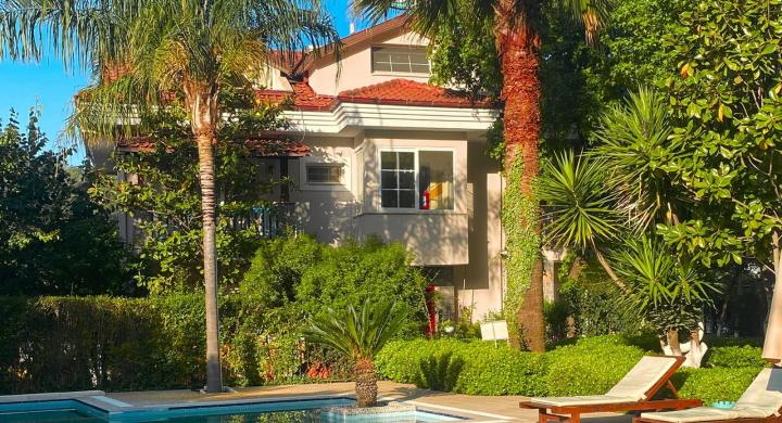 Hotel Dalos Misafirlerine Eşsiz Bir Manzara Sunuyor