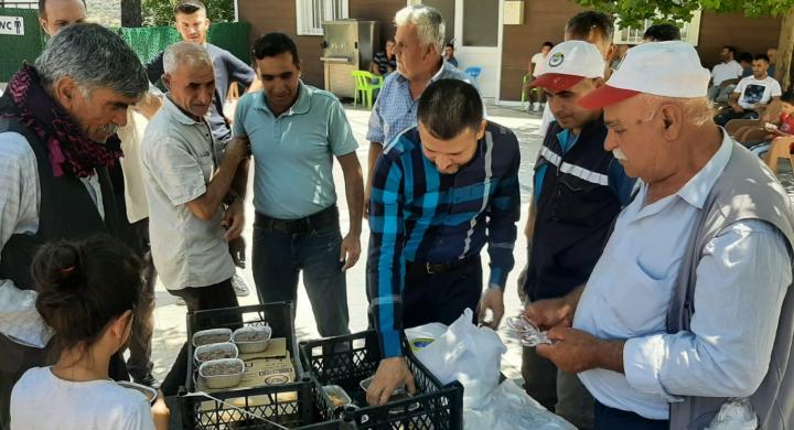 EĞİL BELEDİYE BAŞKANI SEYDAOĞLU’NDAN VATANDAŞLARA AŞURE İKRAMI