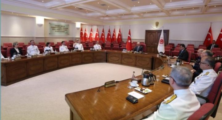 Bakan Güler: Deniz Kuvvetlerimiz elde ettiği büyük başarılarıyla ülkemizin iftihar kaynağı