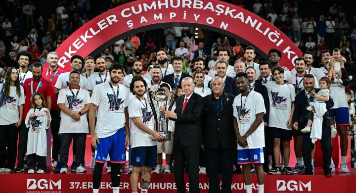 Cumhurbaşkanı Erdoğan, Anadolu Efes'i tebrik etti