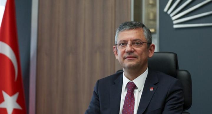 CHP Genel Başkanı Özel’den Hatay’da Zeynep Deniz Cavide Ortaokulu’na ziyaret