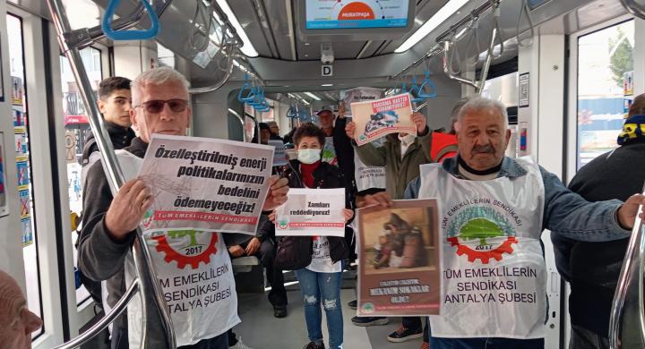Tüm Emekliler Sendikası’ndan Tramvayda ve AVM’de Eylem: “Elektrik Zamları Geri Çekilsin!”