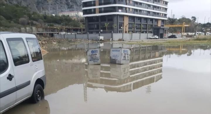 Antalya Konyaaltı Sarısu Mahallesi’nde altyapı tepkisi: “Her yağmurda yollar göle dönüyor”